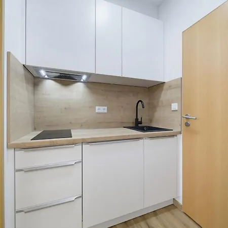 2 Near The Main Train Station Apartment *
